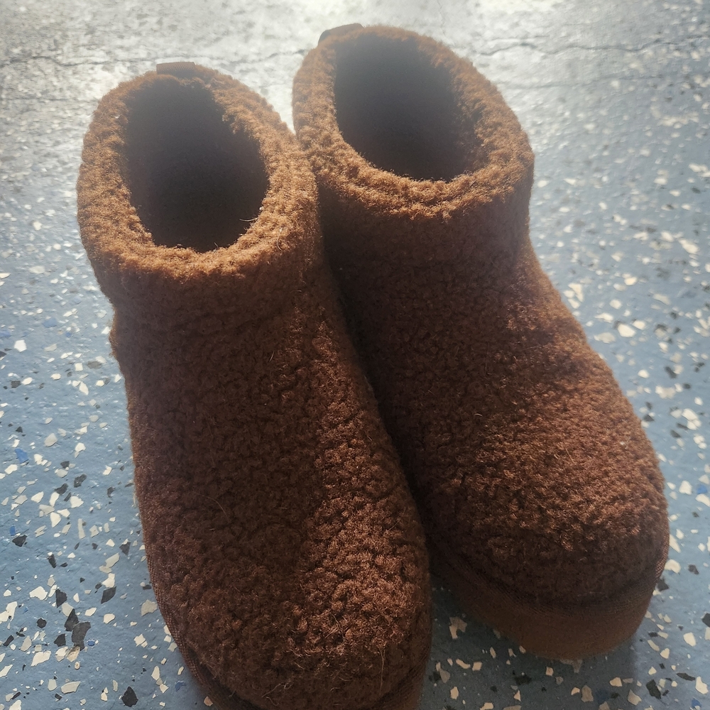 Warm Brown Fleece Bearpaw Womens 7 Like New Condition